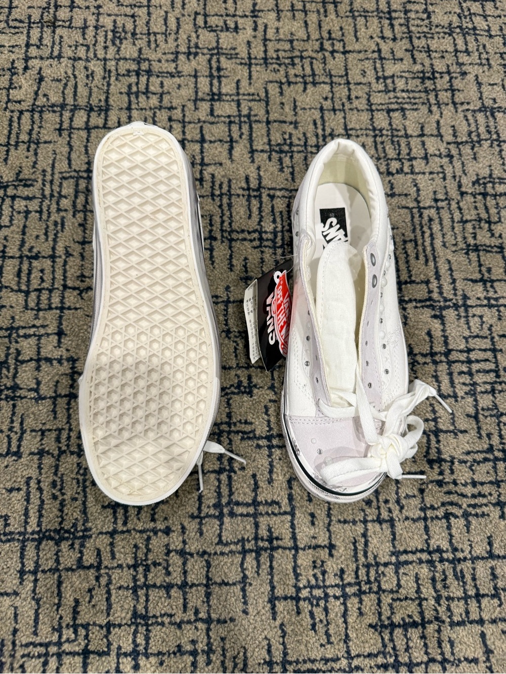 Vans White Canvas Low-Top Sneakers – Classic Skate Silhouette